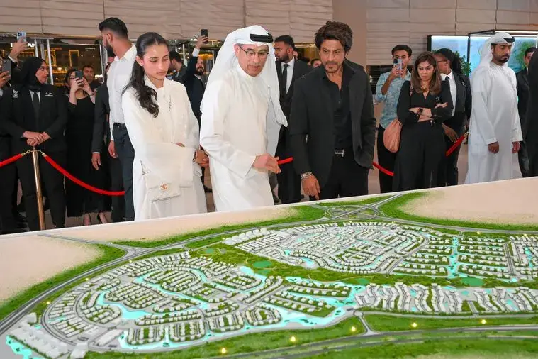 Royalties and Sharukh khan Looking at model of The Oasis by Emaar